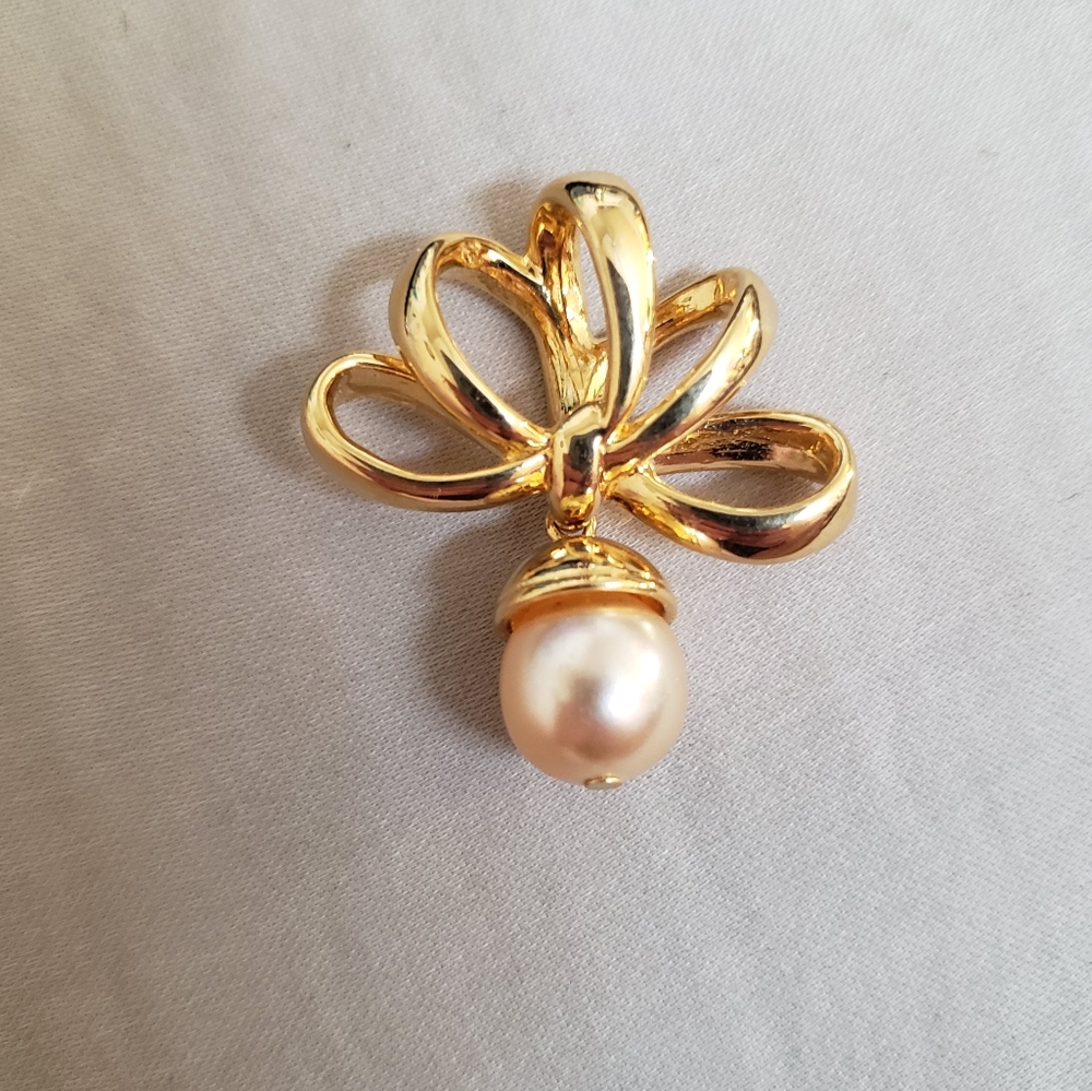 1980 Nolan Miller Gold Open Bow Drop Pearl Pendant
